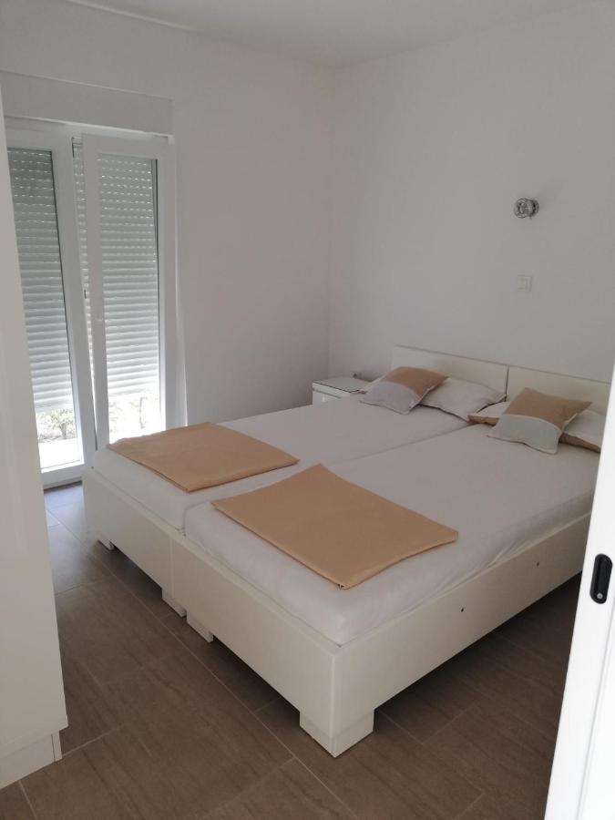 Apartmani Deluxe Jasenice  Exteriör bild
