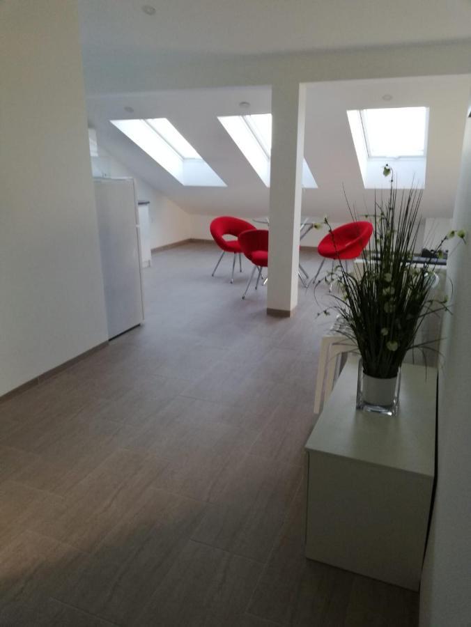 Apartmani Deluxe Jasenice  Exteriör bild