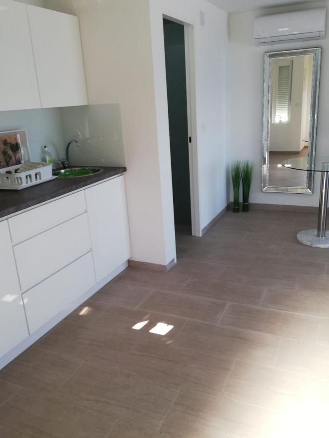 Apartmani Deluxe Jasenice  Exteriör bild