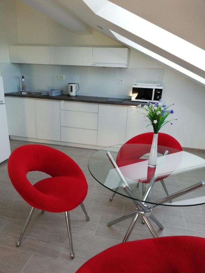 Apartmani Deluxe Jasenice  Exteriör bild